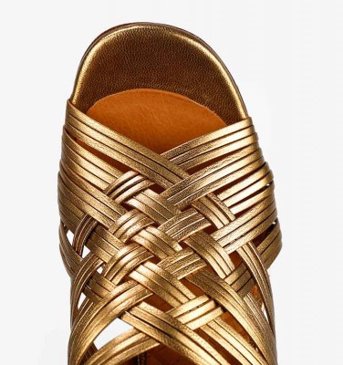 BEYA BRONZE CHiE MIHARA sandals