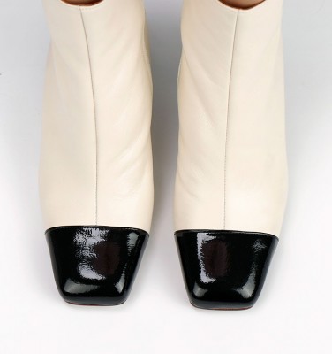 VUNTAI WHITE CHiE MIHARA boots