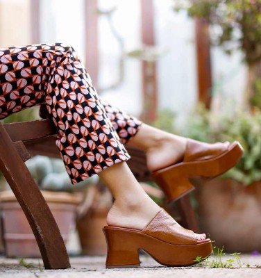DANELIA LIGHT BROWN CHiE MIHARA sandals