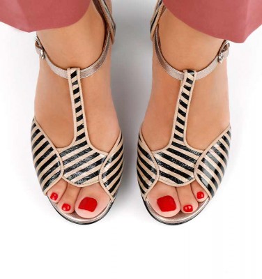 KI-EDUNI GREY CHiE MIHARA sandalias