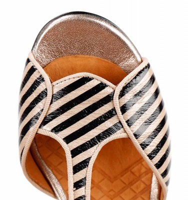 KI-EDUNI GREY CHiE MIHARA sandalias