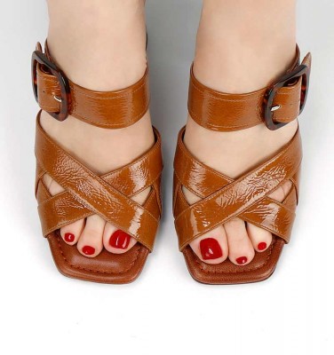 PANGO BROWN CHiE MIHARA sandals