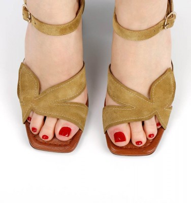 PEWA OLIVE CHiE MIHARA sandals