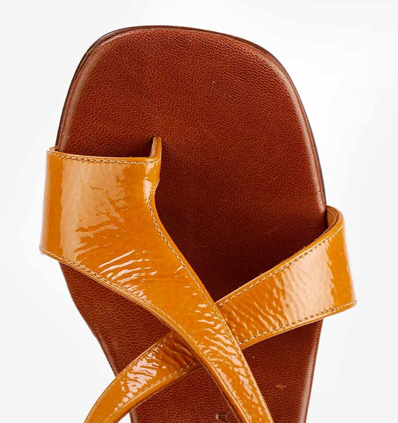 QUARTER OCHER CHiE MIHARA sandals