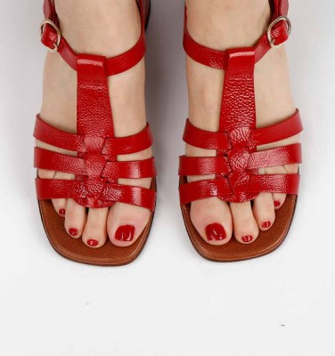 QUI-QUACA RED CHiE MIHARA sandals