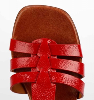 QUI-QUACA RED CHiE MIHARA sandals