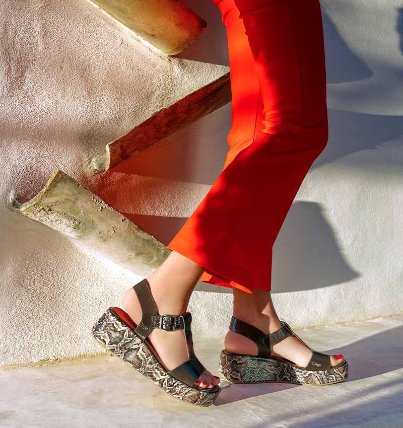 VAKIO GREEN CHiE MIHARA sandals