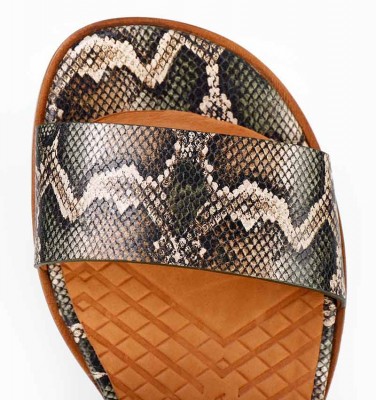 WA-WADEL GREEN CHiE MIHARA sandals