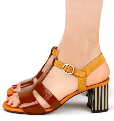LURATA BROWN CHiE MIHARA sandals