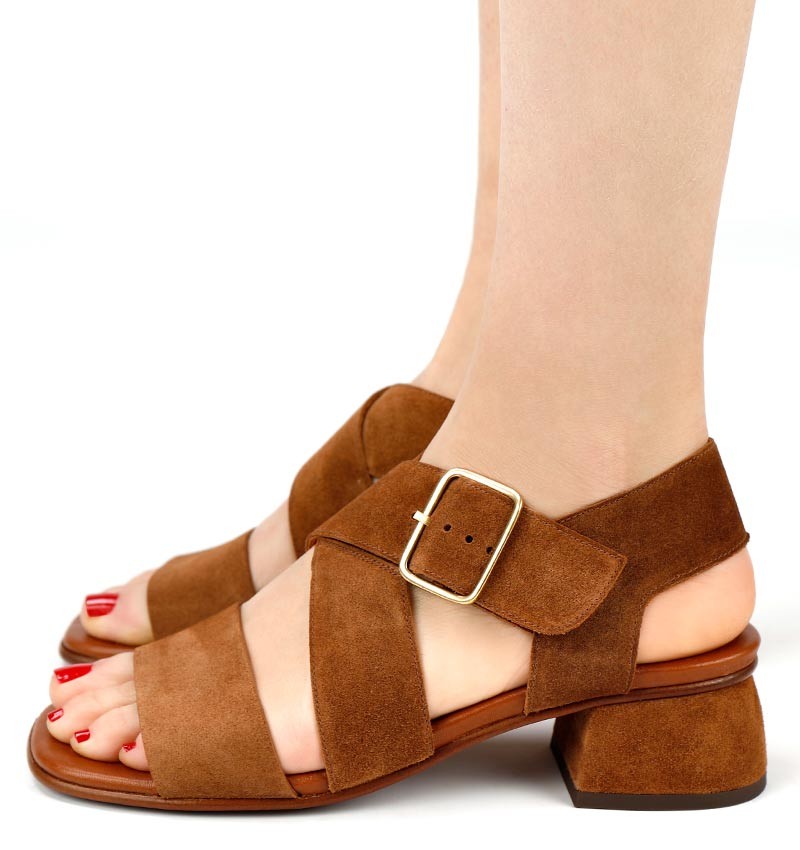 QUI-ISRAEL BROWN CHiE MIHARA sandals