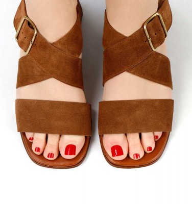 QUI-ISRAEL BROWN CHiE MIHARA sandals