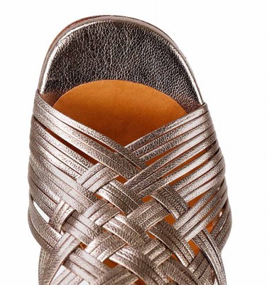 BEYA IRON CHiE MIHARA sandals