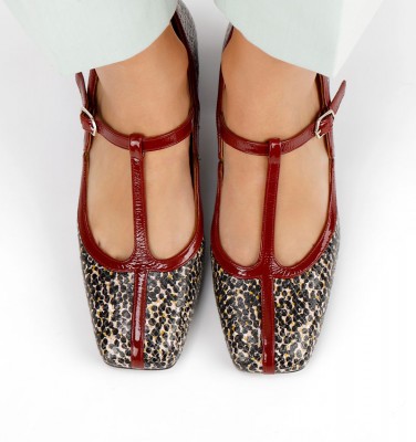 VOGUI BURGUNDY CHiE MIHARA shoes