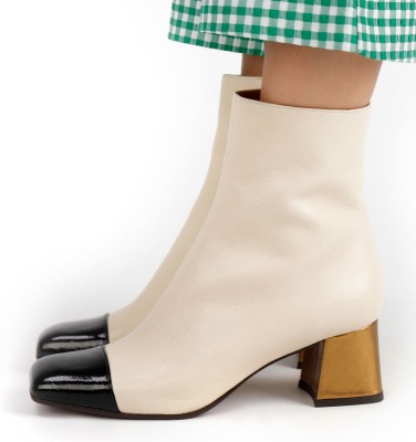 VOLKIRIA OFF-WHITE CHiE MIHARA botas