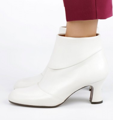 ALIO WHITE CHiE MIHARA boots