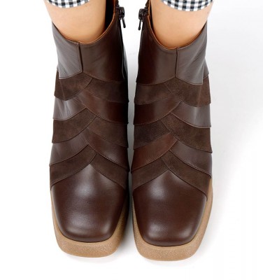 LAGALET BROWN CHiE MIHARA boots