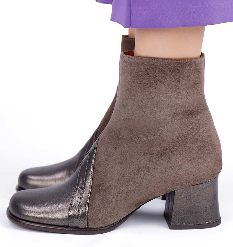 MISAKI GREY CHiE MIHARA bottes