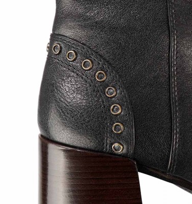 NAILEA BLACK CHiE MIHARA botas