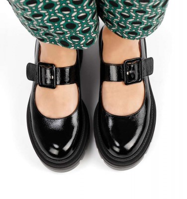 WYRA BLACK CHiE MIHARA shoes