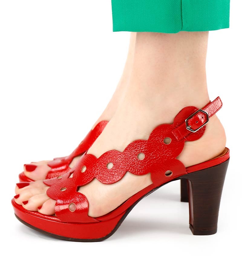 ENVY RED CHiE MIHARA sandals