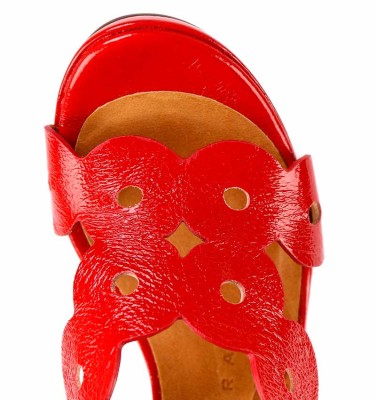 ENVY RED CHiE MIHARA sandals