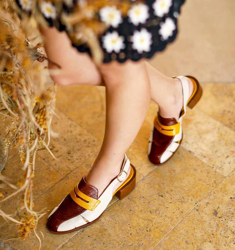 SENDAL WHITE AND BROWN CHiE MIHARA chaussures