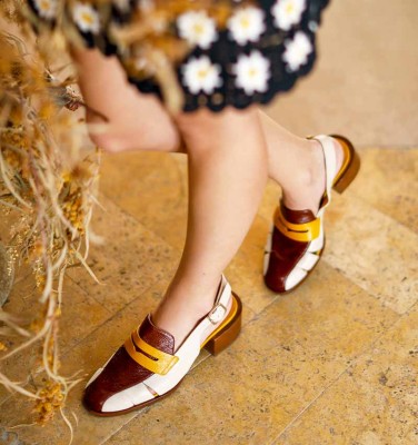 SENDAL WHITE AND BROWN CHiE MIHARA shoes