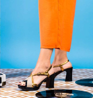 KAT BLACK CHiE MIHARA sandals