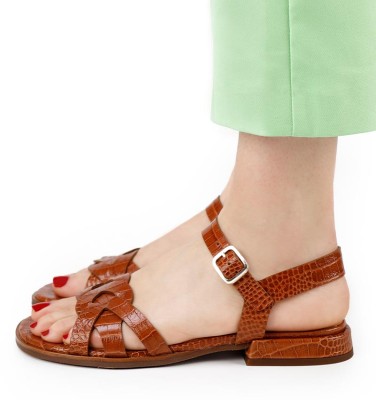 WAGAU BROWN CHiE MIHARA sandalias