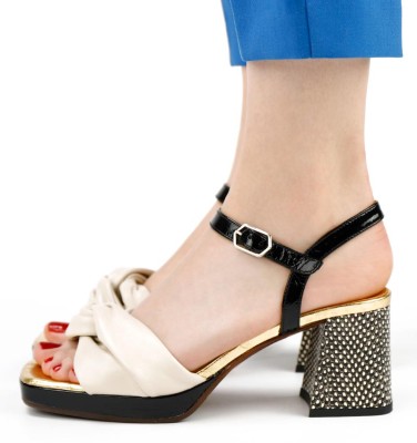 GELIA WHITE CHiE MIHARA sandals