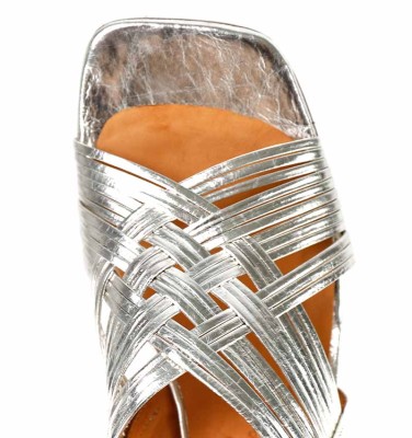 LUBEYA SILVER CHiE MIHARA sandals