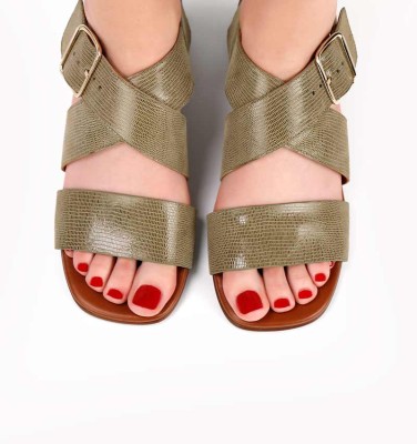 QUISAEL GREEN CHiE MIHARA sandals