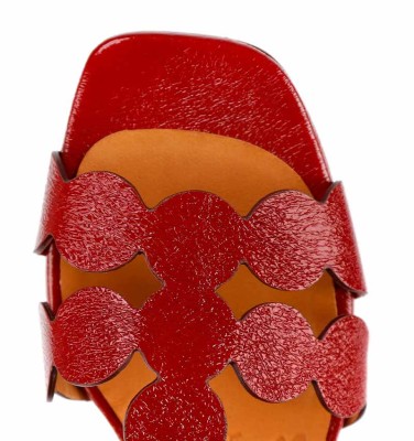 TAIKA RED CHiE MIHARA sandals