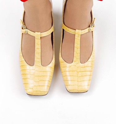 VICTORIA YELLOW CHiE MIHARA shoes