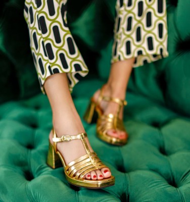 GENIAL GOLD CHiE MIHARA sandalias