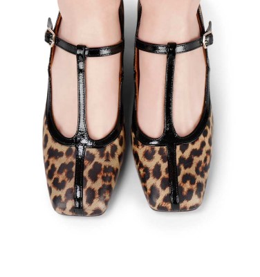 VOGUI BEIGE CHiE MIHARA zapatos