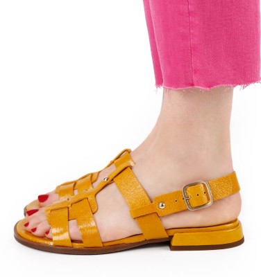 WAYEDA YELLOW CHiE MIHARA sandals