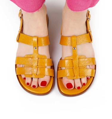 WAYEDA YELLOW CHiE MIHARA sandalias
