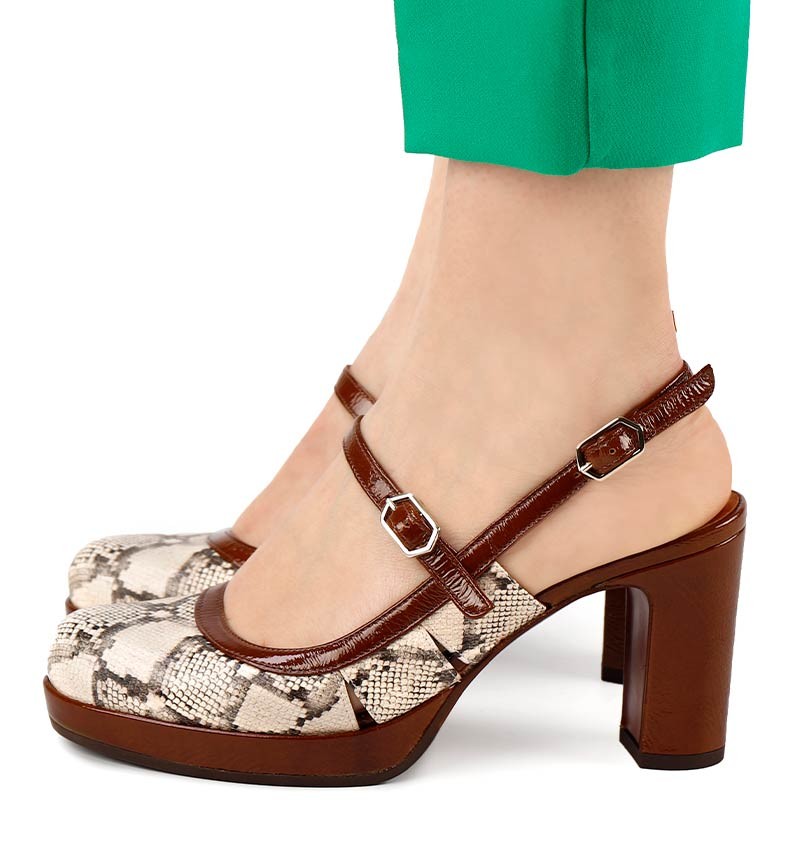 JUNAK BROWN CHiE MIHARA shoes