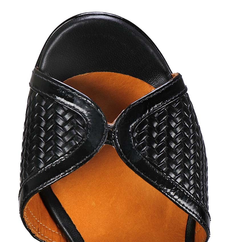 AISA BLACK CHiE MIHARA sandals