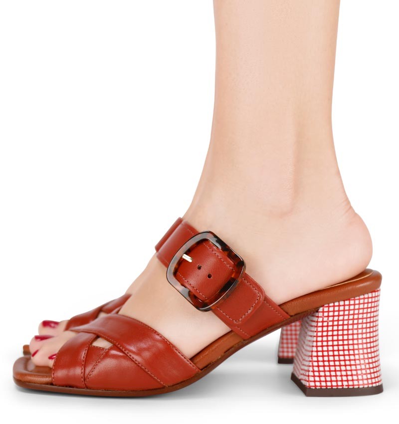 LELINA BROWN CHiE MIHARA sandals