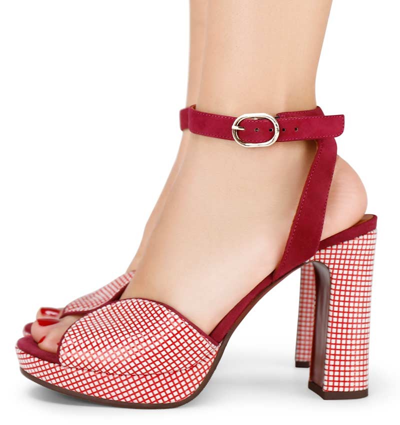 CAIPE RED CHiE MIHARA sandals