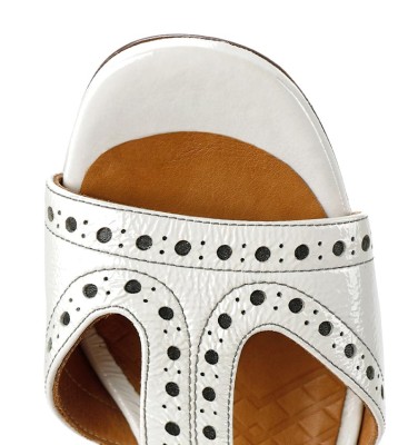BA-GANGI WHITE CHiE MIHARA sandalias