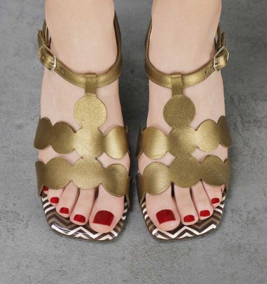 LUCALA BRONCE CHiE MIHARA sandalias