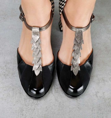 DAFABA BLACK AND WHITE CHiE MIHARA shoes