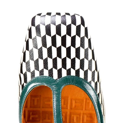 VRAPE BLACK AND WHITE CHiE MIHARA sandals