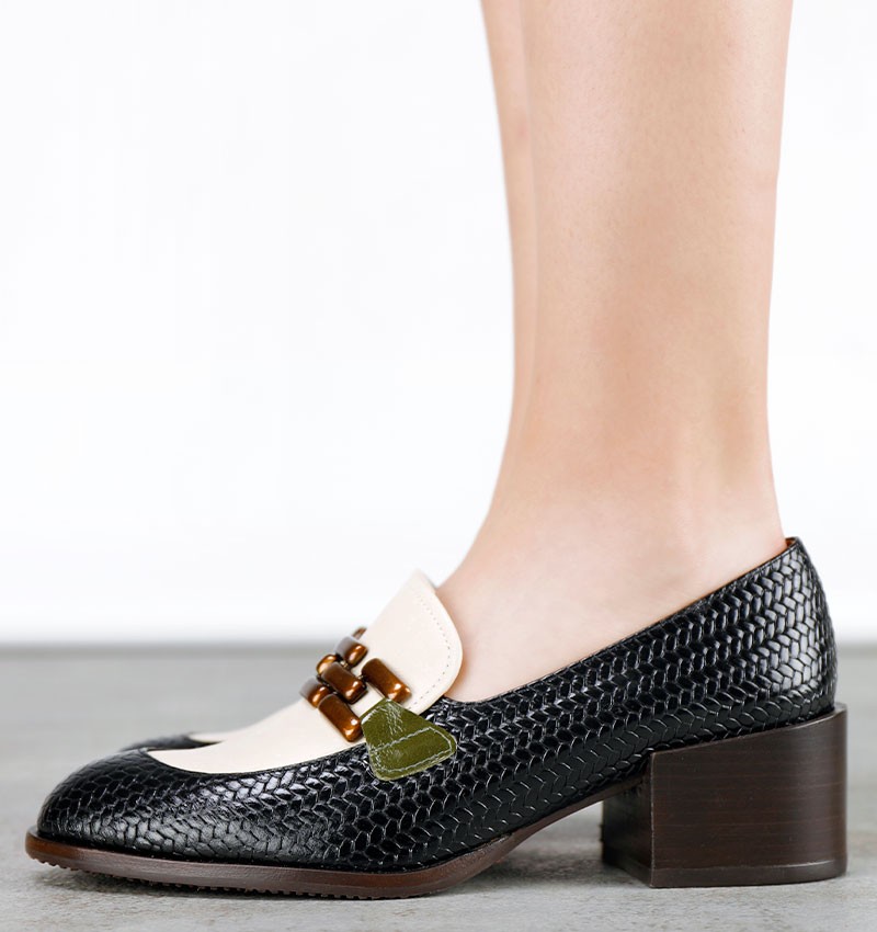 QUESUA BLACK CHiE MIHARA shoes