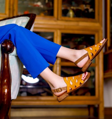 WA-LORIDA YELLOW CHiE MIHARA sandals