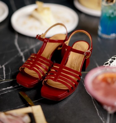 GENIAL RED CHiE MIHARA sandalias
