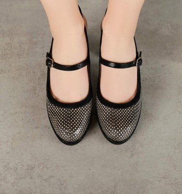 JUNAK BLACK CHiE MIHARA zapatos